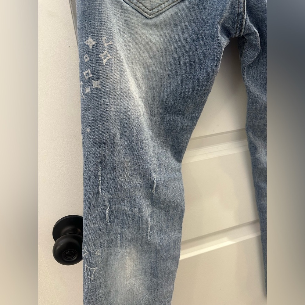 Men’s Distressed Denim Faded Blue Straight Jeans Size 32 EUC - Picture 4 of 6